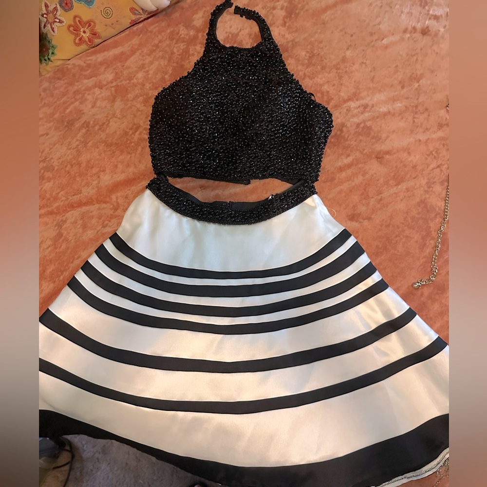 Black and white cocktail dress. Top is a black beaded halter top. Sz 6 Jolene